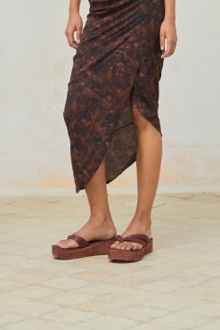Ada, burgundy leather flip-flops