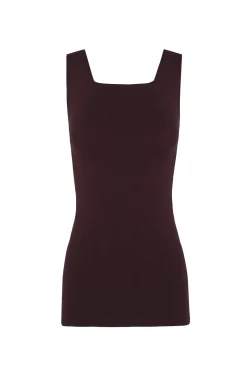 Alaska, plum sleeveless top