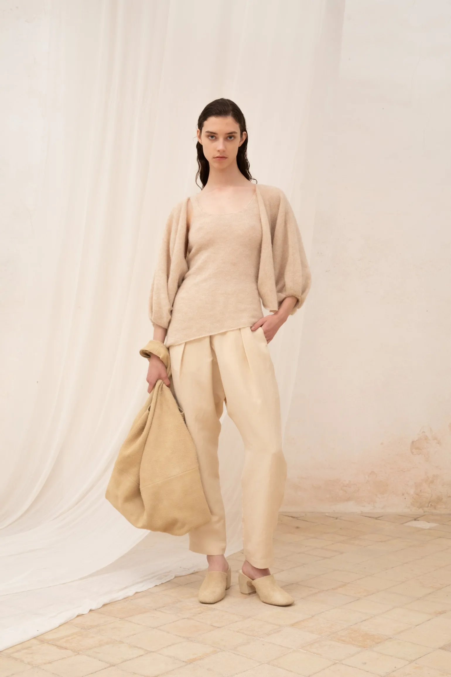 Alice, mule in ecru brushed suede