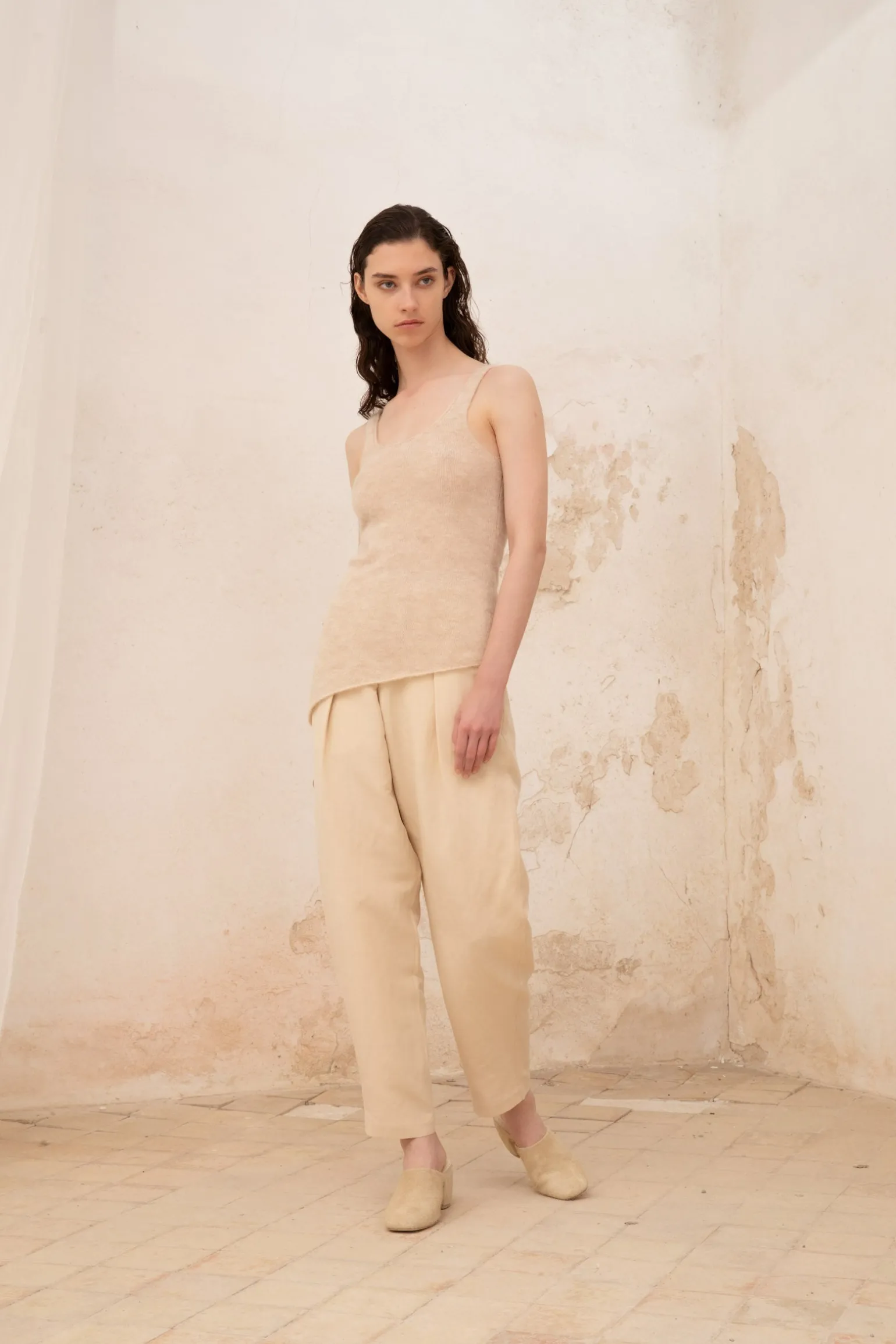 Alice, mule in ecru brushed suede