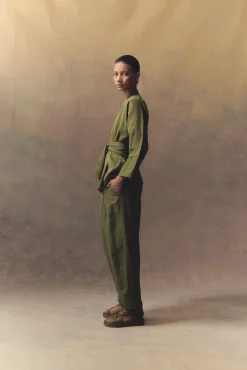 Ama, green linen and silk pants