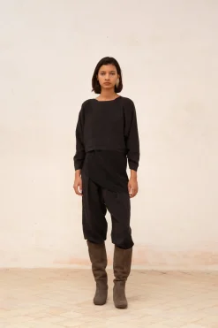 Amelia, loose top in black linen and silk