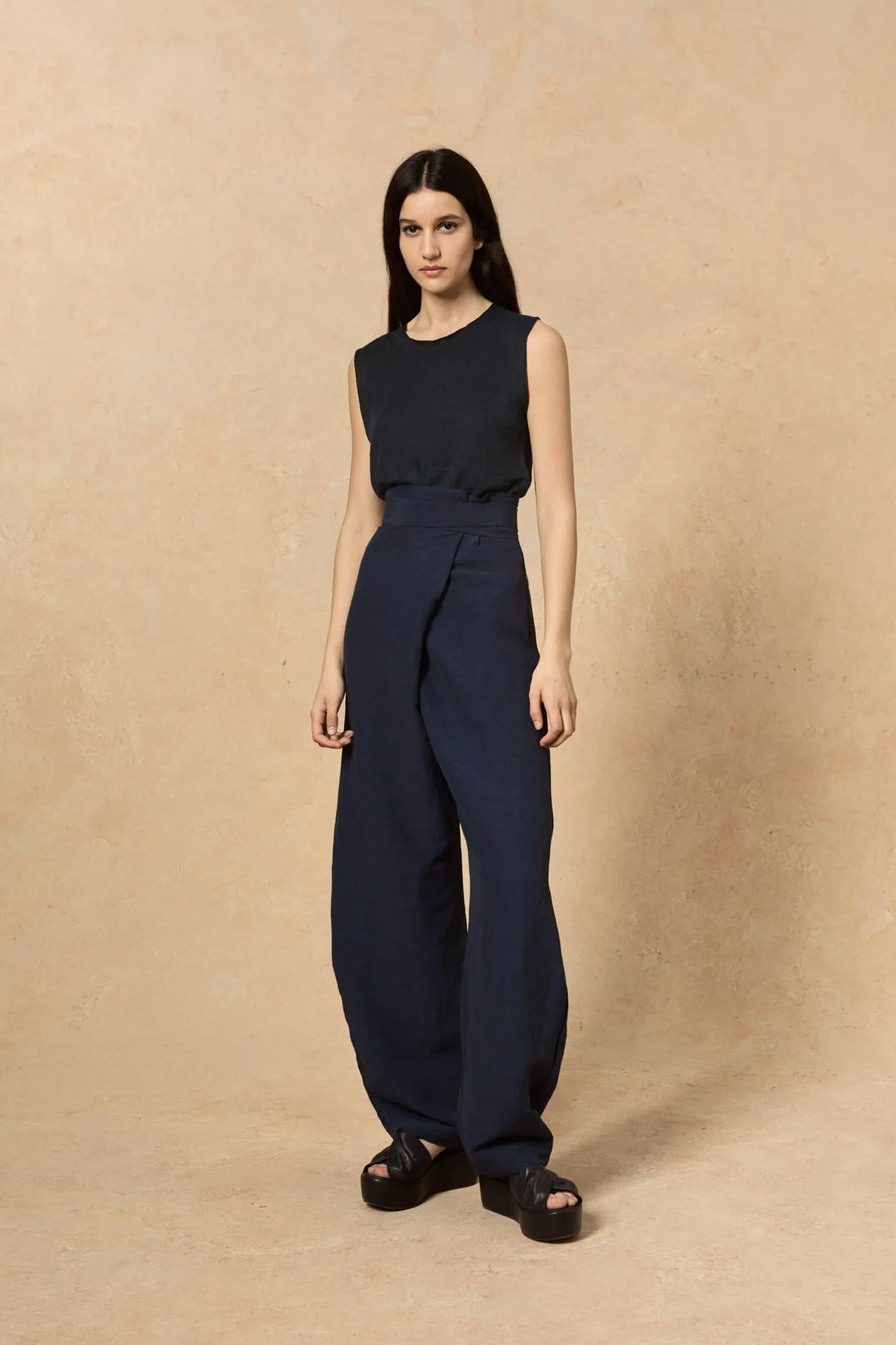 Arco, deep blue linen and cupro pants