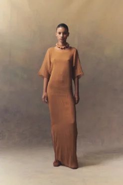 Aurora, long dress in pistachio silk bambula