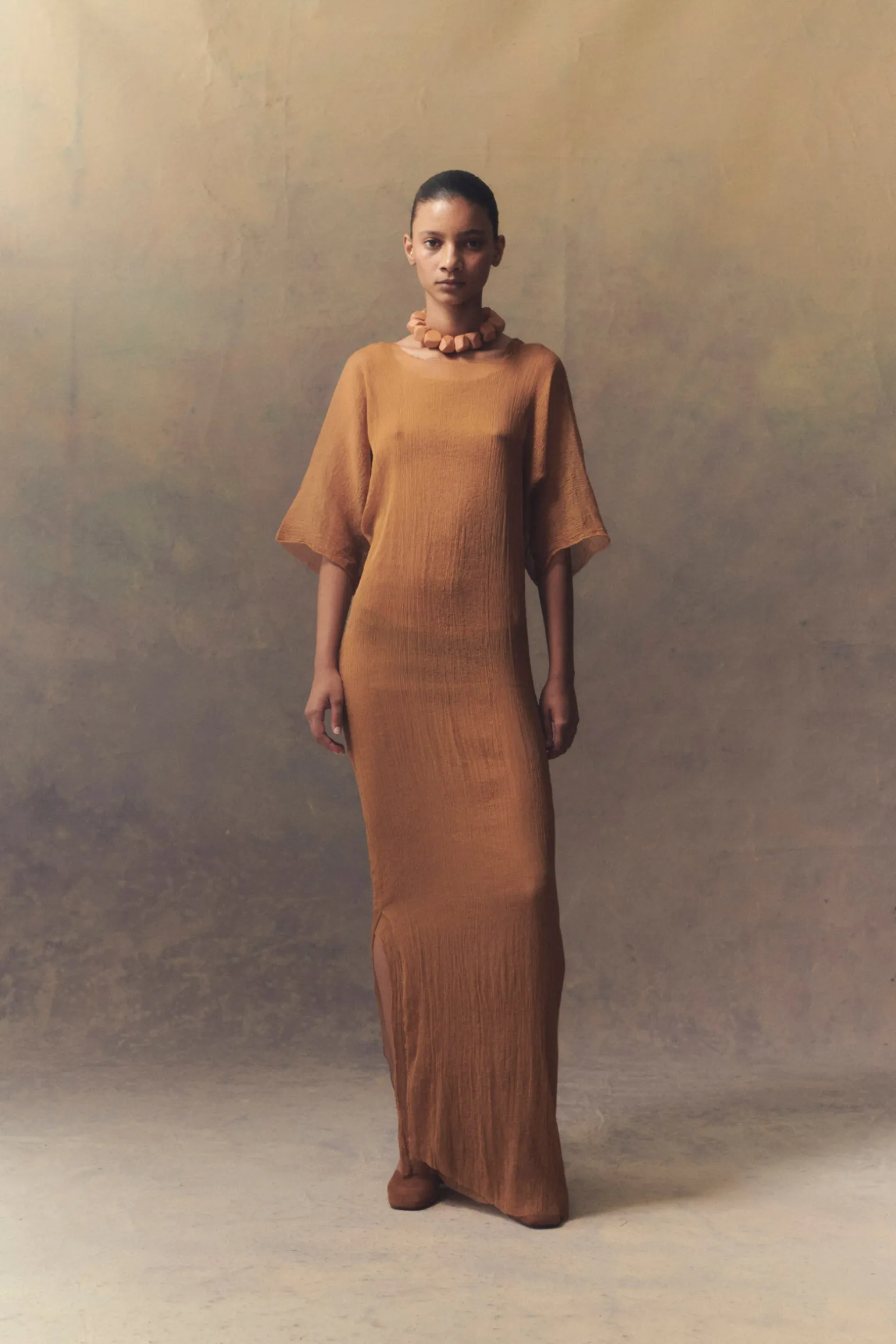 Aurora, long dress in pistachio silk bambula