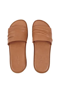 Beth, caramel flat sandal