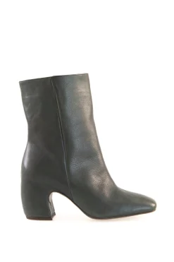 Camila, green boots