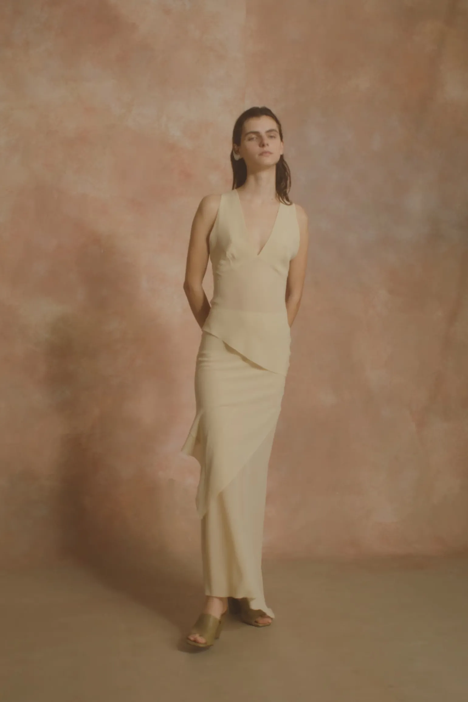 Dora, long skirt in beige silk georgette