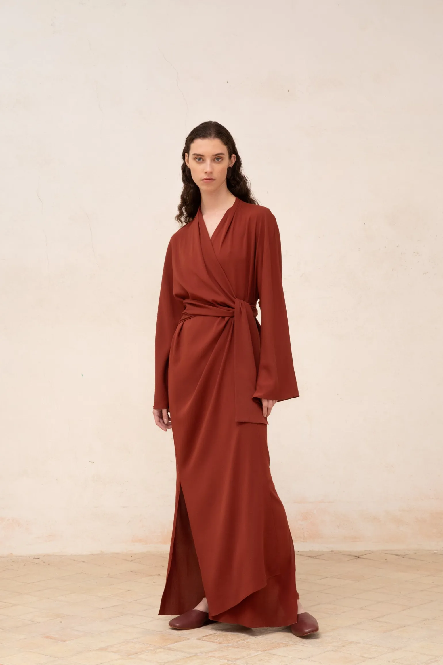 Edda, long dress in garnet stretch silk
