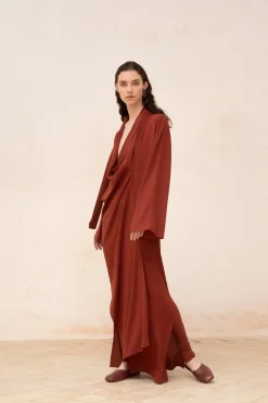 Edda, long dress in garnet stretch silk