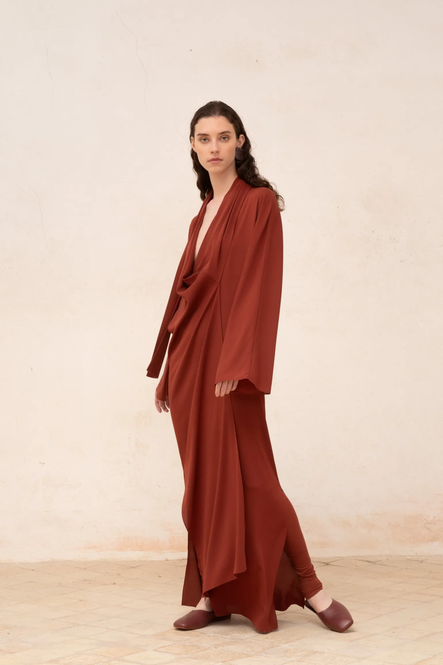 Edda, long dress in garnet stretch silk
