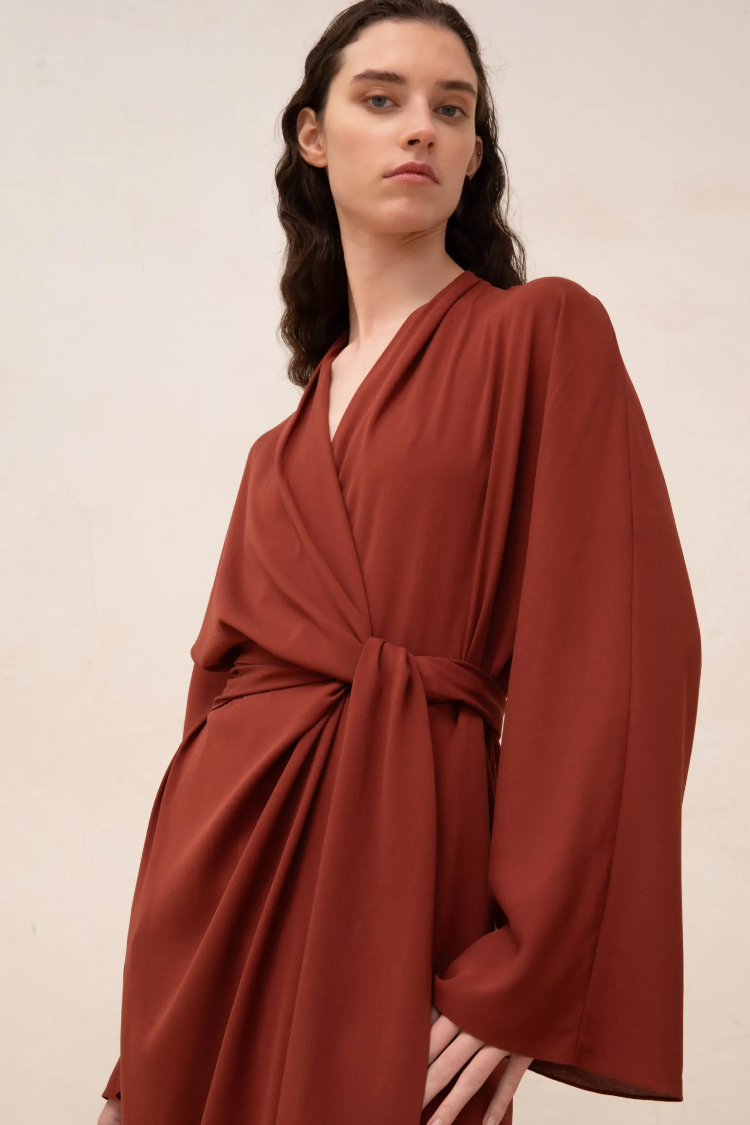 Edda, long dress in garnet stretch silk