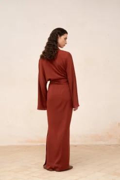 Edda, long dress in garnet stretch silk