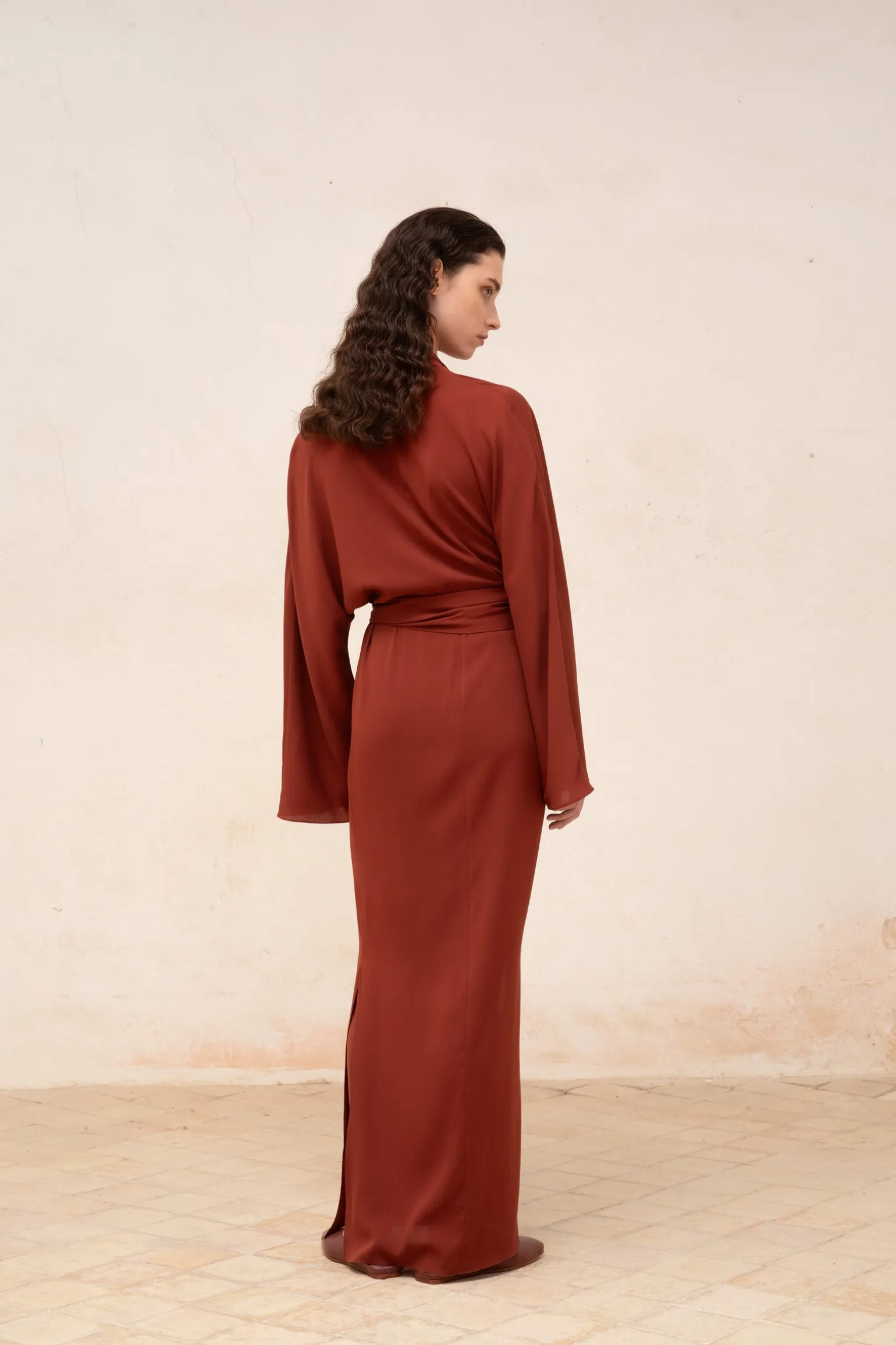 Edda, long dress in garnet stretch silk