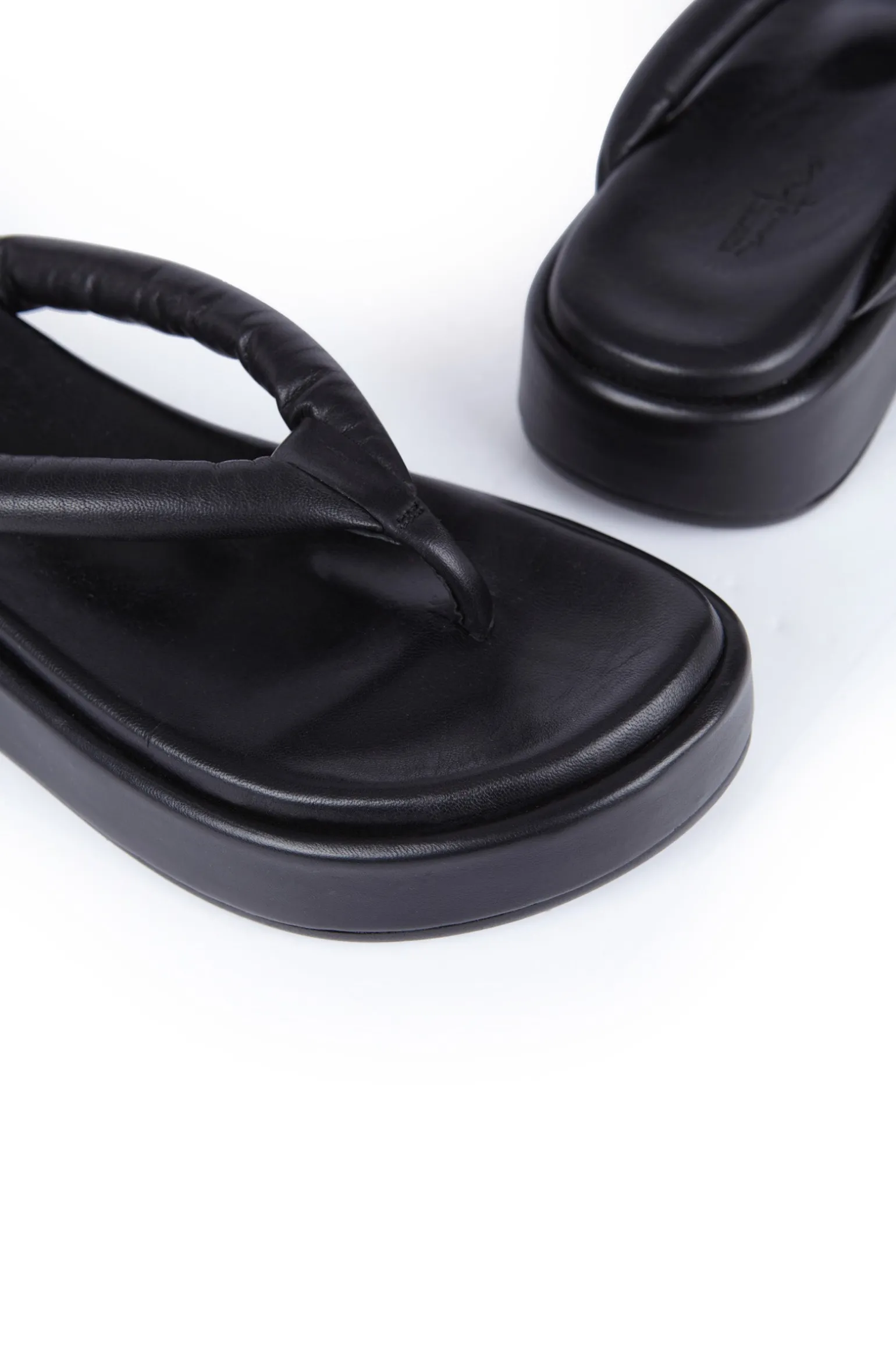 Geisha, black platform flip flops