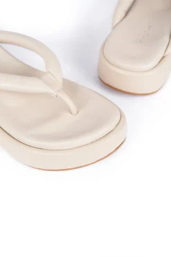 Geisha, ecru platform flip flops