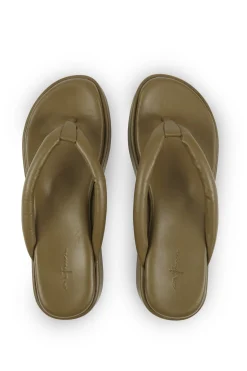 Geisha, pistachio flat sandal