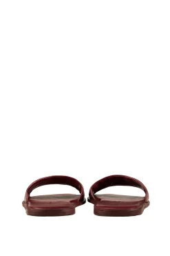 Heidi, flip flops in dark red