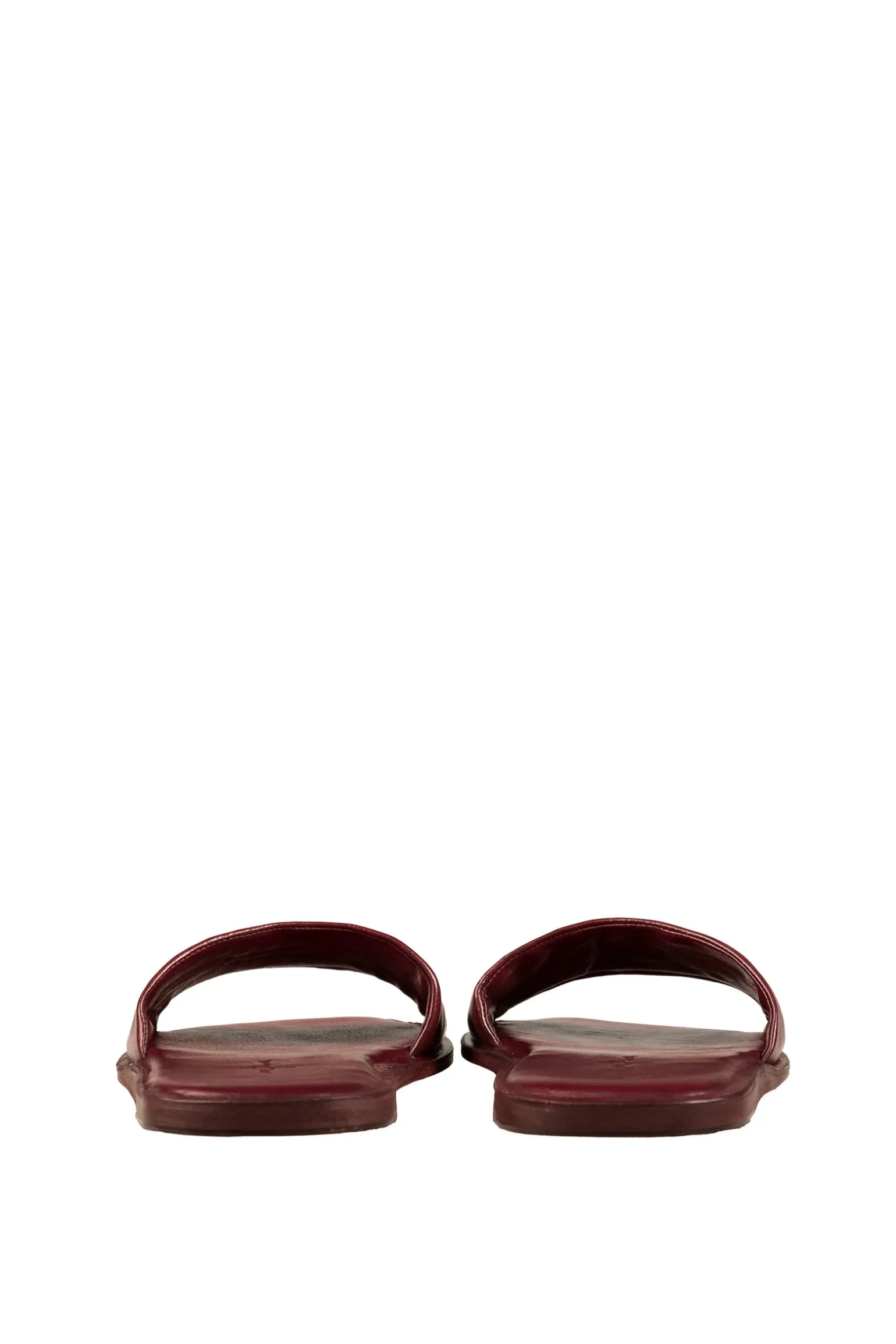 Heidi, flip flops in dark red