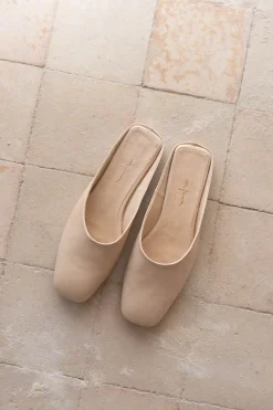 Jackie, beige leather mule