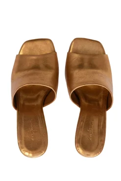 Janis, gold mules