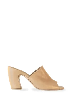 Janis, mules in camel
