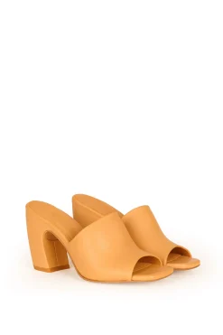 Janis, mules in peach