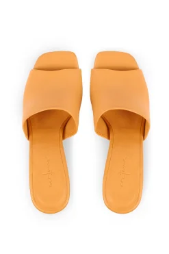 Janis, mules in peach