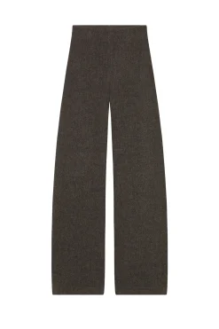 Jo, gray pants