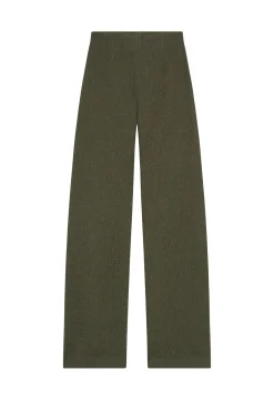 Jo, green pants