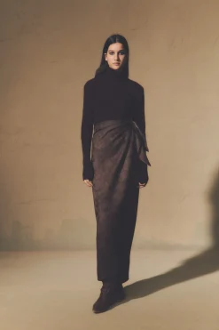 Kaia, burgundy turtleneck sweater