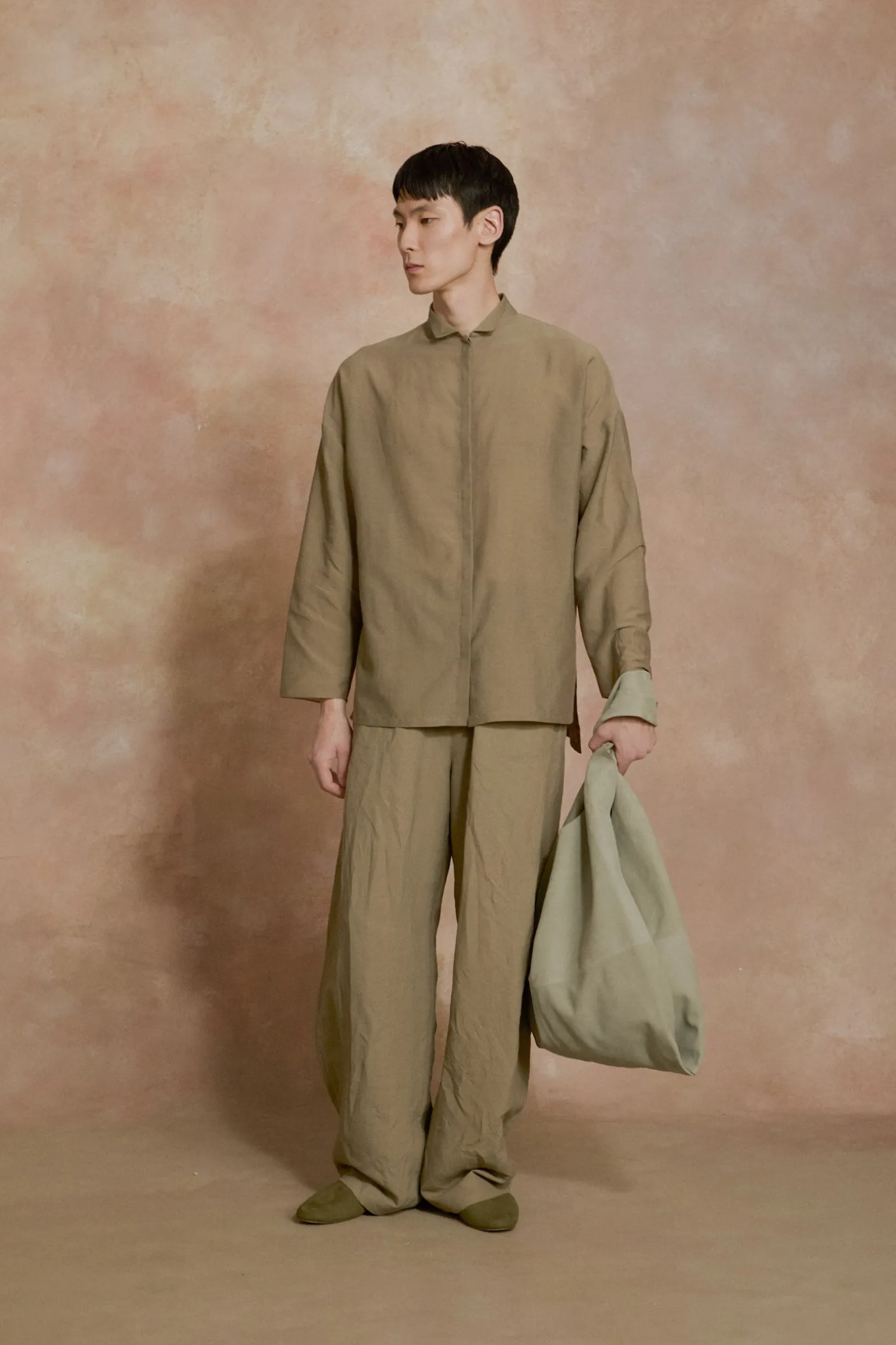 Kibal, babucha hombre de ante beige dorado