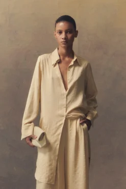 Kurt, long vanilla silk shirt