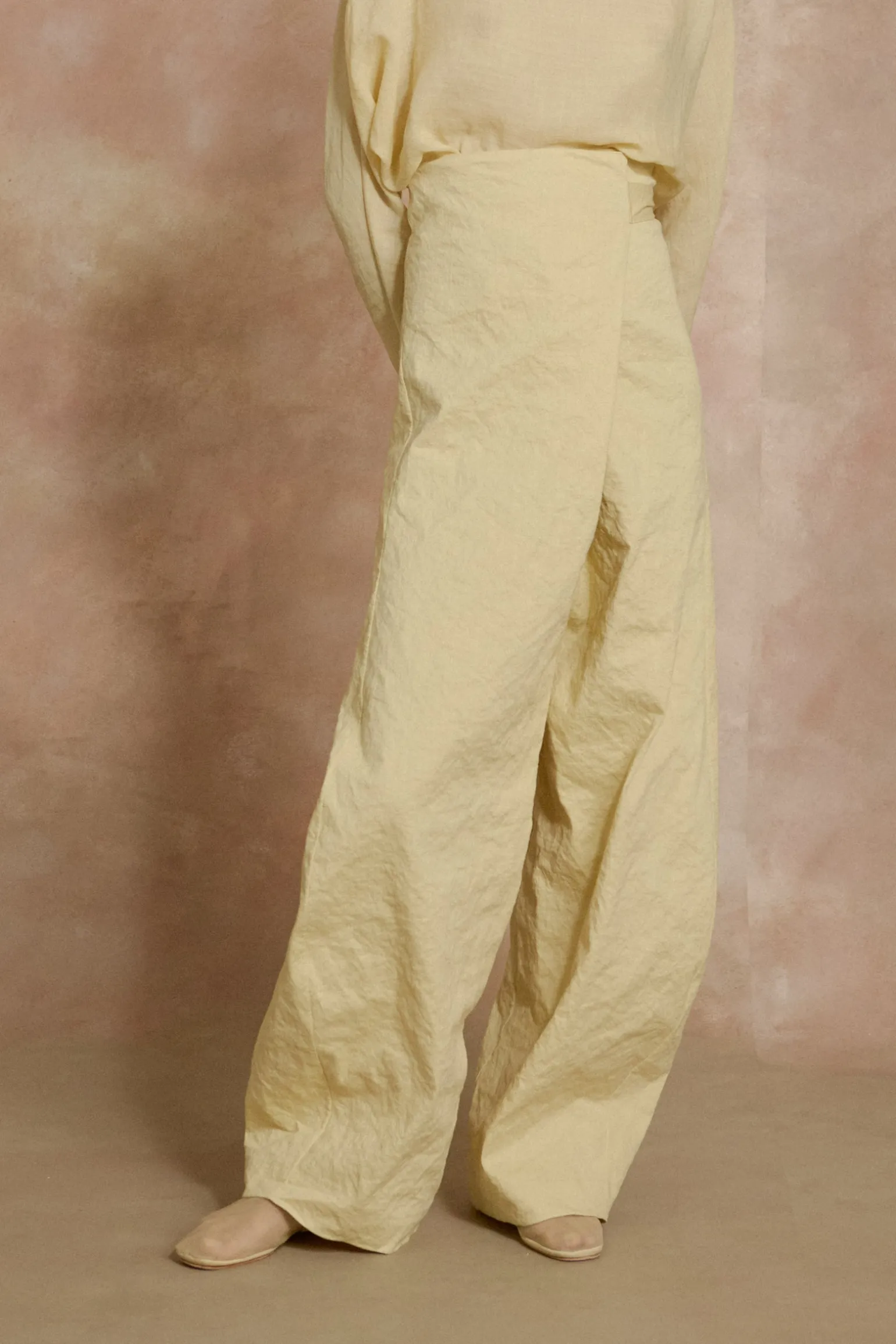 Limon, pale yellow high-waisted pants