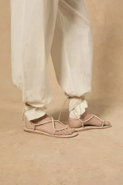 Lou, beige flat sandal
