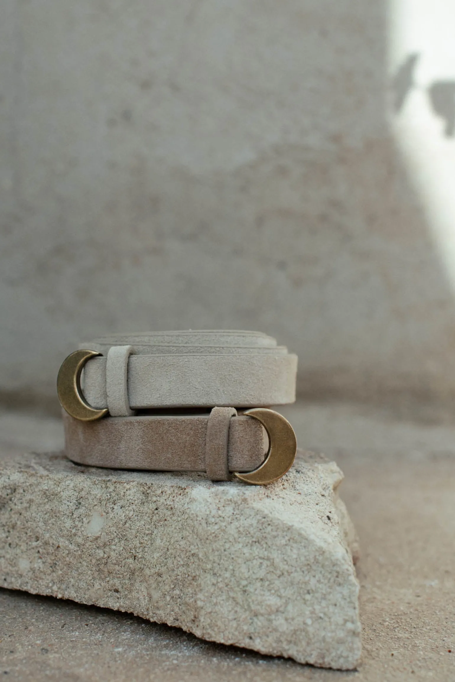 Luna, ecru suede belt