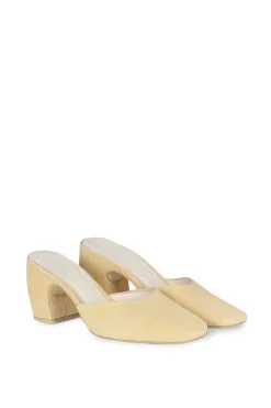 Luna, mule in light yellow suede