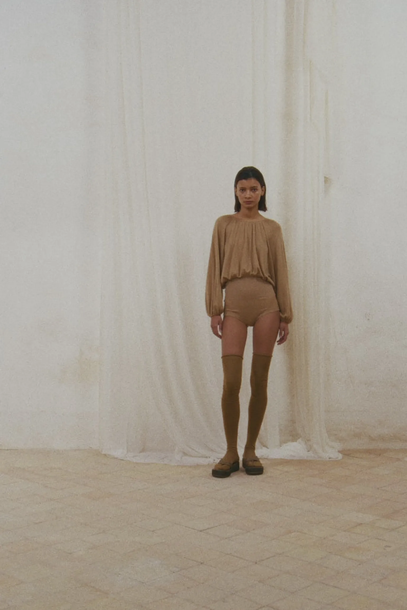 Maris, high brief in cocoa cashmere