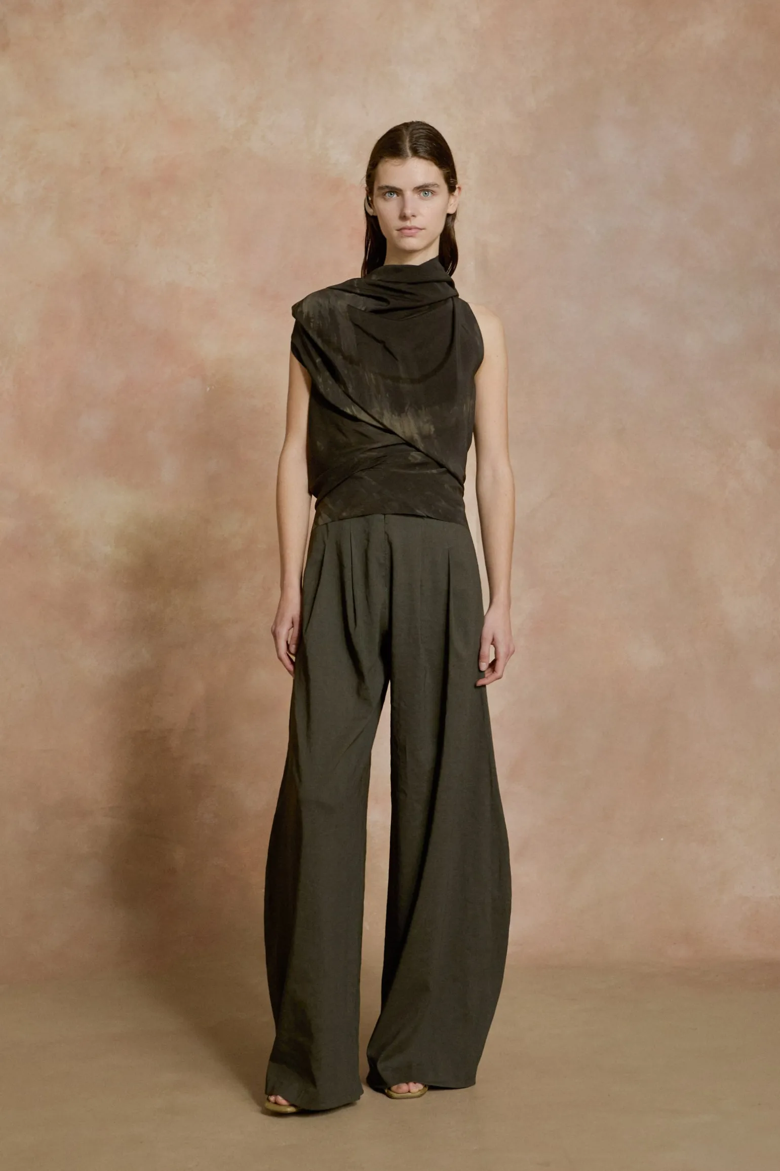 Mira, graphite high-waisted pants