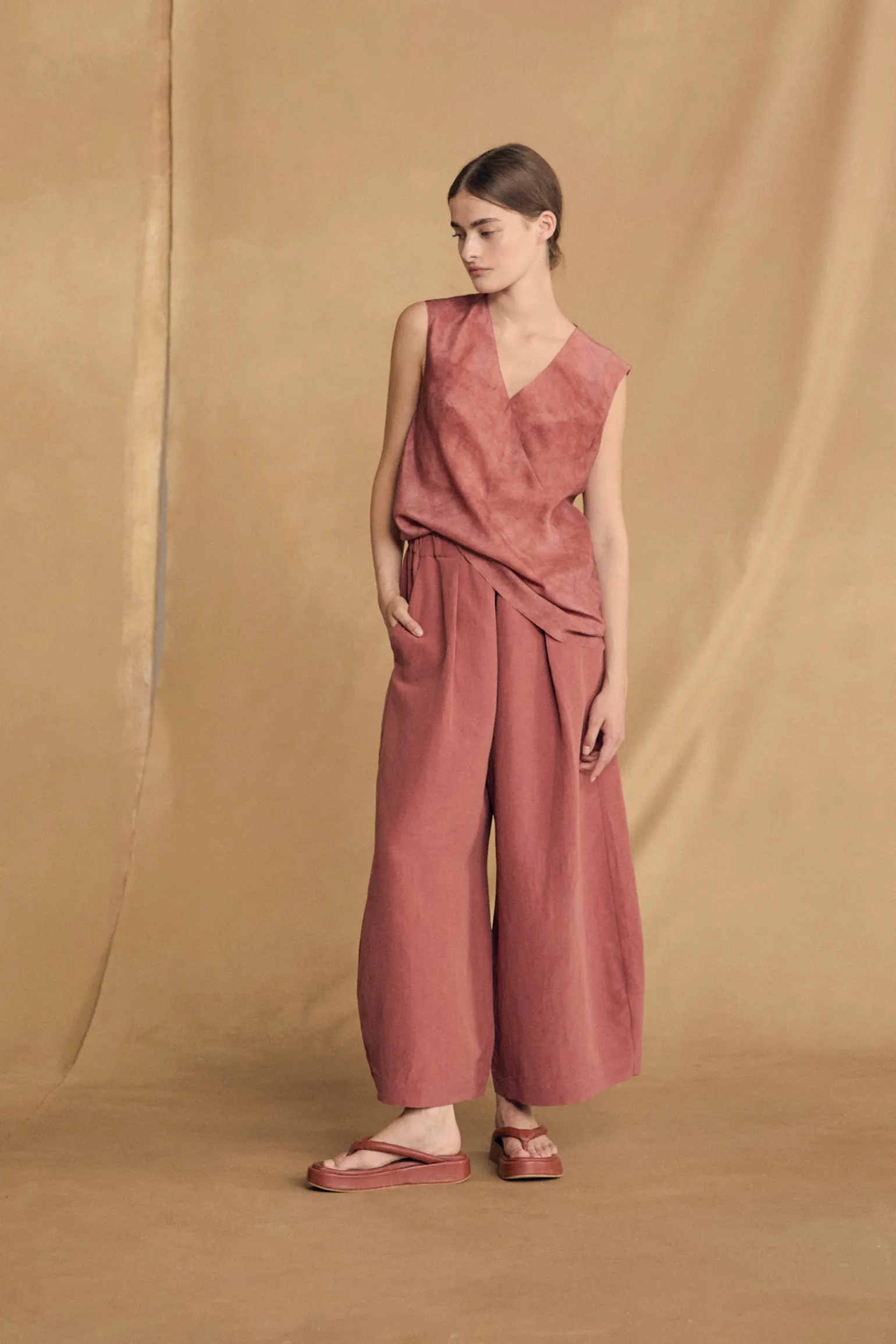 Mona, strawberry linen and silk pants