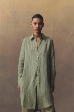 Rami, long shirt in light blue ramie