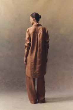Rami, long shirt in terracotta ramie