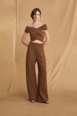 Saga, cinnamon pants