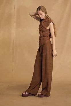 Saga, cinnamon pants