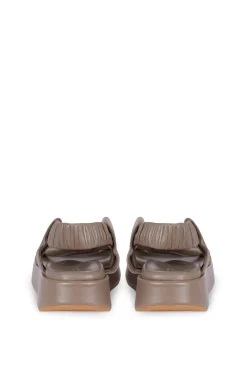 Suro, gray flat sandal