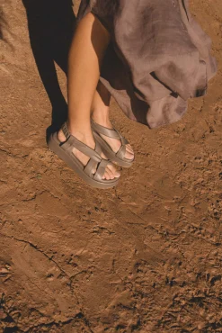 Suro, gray flat sandal
