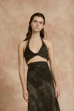Tie, fade black and green stretch silk top