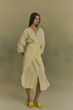 Tramonto, vestido midi de ramio amarillo claro