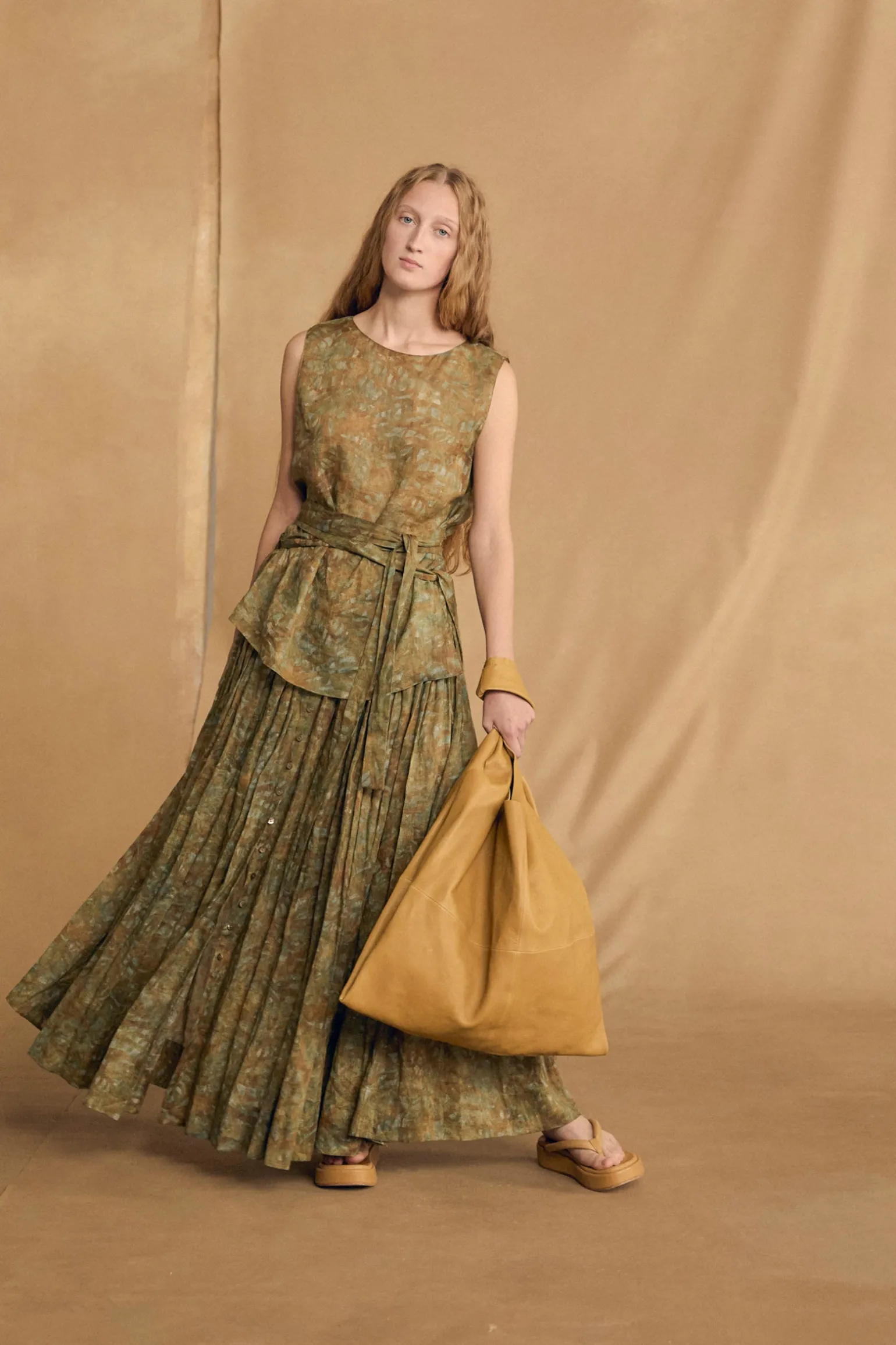 U XL, mustard leather bag