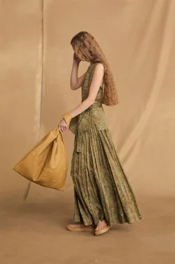 U XL, mustard leather bag